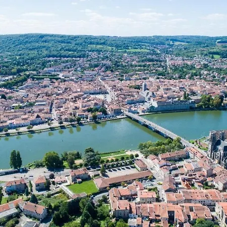 Maisonnette Atypique Du Centre アパート ポンタ・ムソン